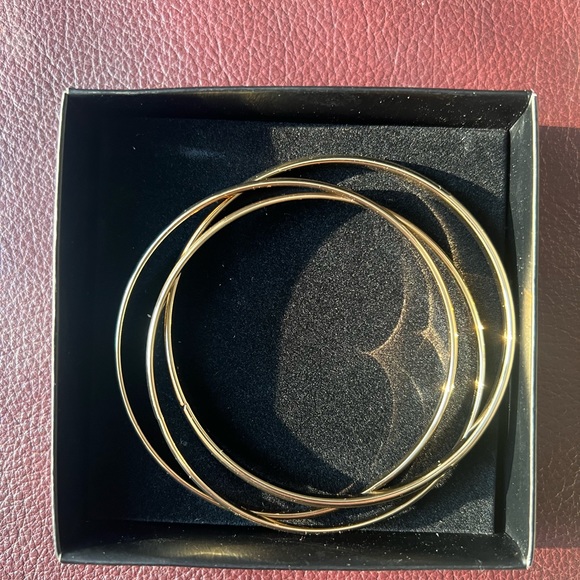 Three piece set: earrings, necklace and bangles. - Picture 3 of 4